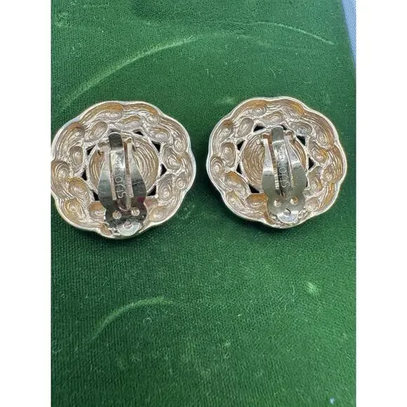 VINTAGE SIGNED ST.‎ JOHN GOLD TONE DARK BLUE CABOCHON CLIP EARRINGS